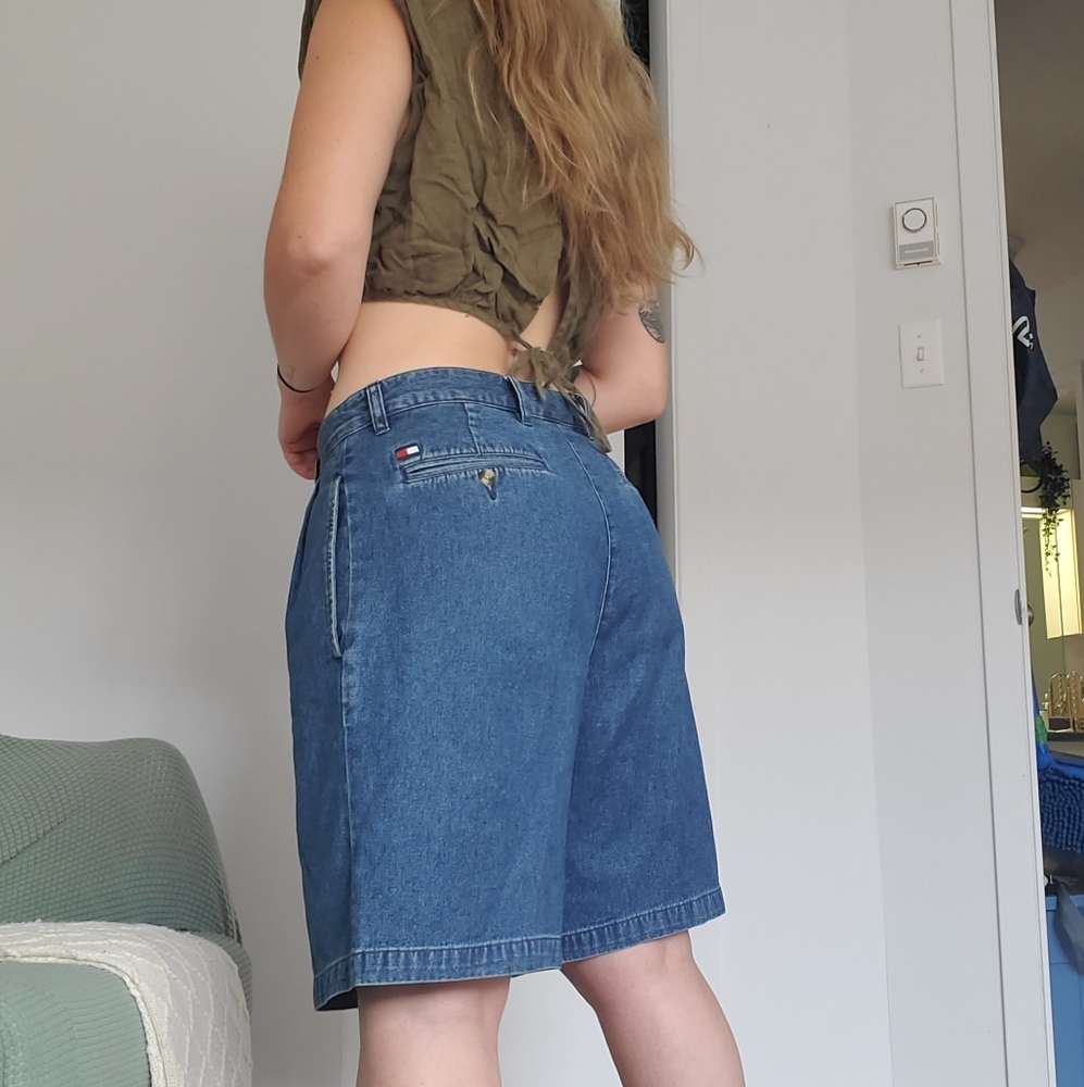 3/50$ ○ TOMMY HILFIGER DENIM SHORTS WITH EMBROIDED LOGO SIZE US 32